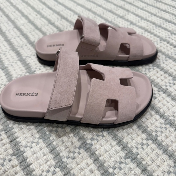 Hermes Chypre Light Pink Suede Sandals - Picture 2 of 5